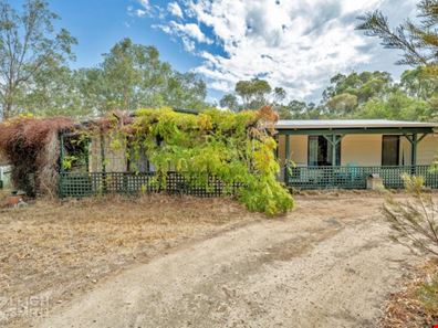 379 Lakes  Road, Parklands WA 6180