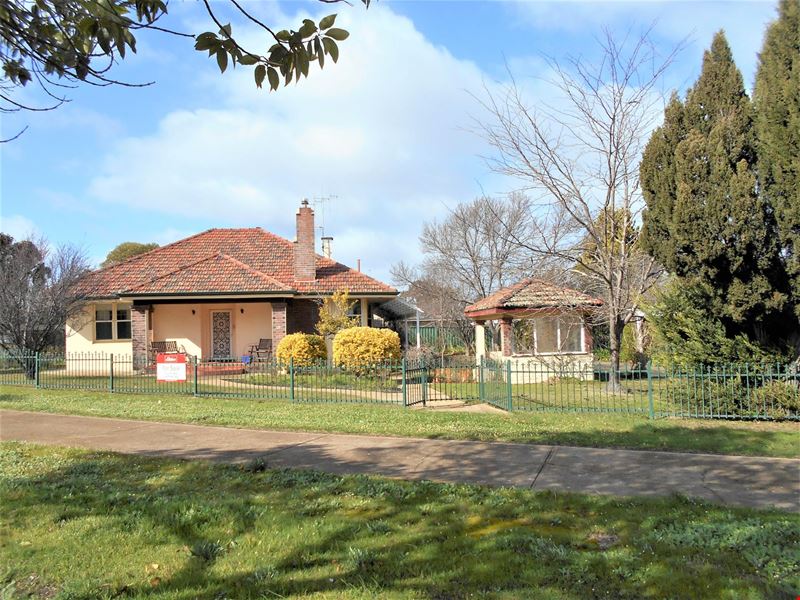 2 Kobeelya Avenue, Katanning WA 6317