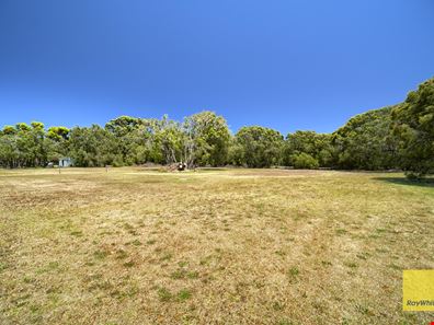 694 Frenchman Bay Road, Little Grove WA 6330