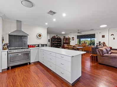 63 Wittenoom Circle, White Peak WA 6532