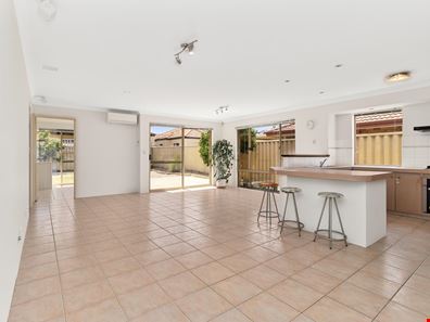 11 Holton Way, Cannington WA 6107