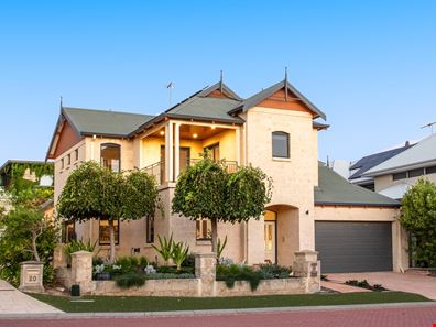 18 Eucla Court, North Fremantle WA 6159