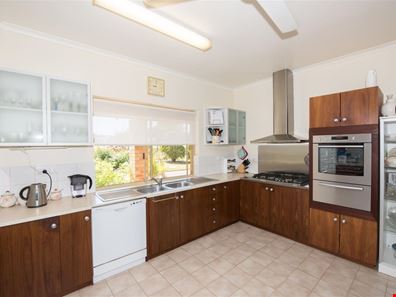 11 Tulloch, Dongara WA 6525