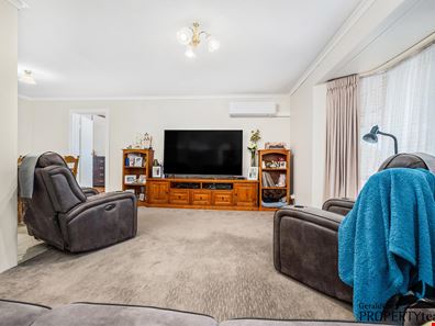 48 Chapman Valley Road, Waggrakine WA 6530