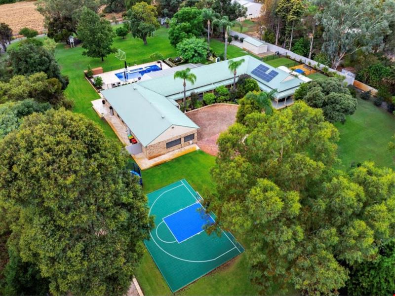 26 Louise Place, Gnangara WA 6077