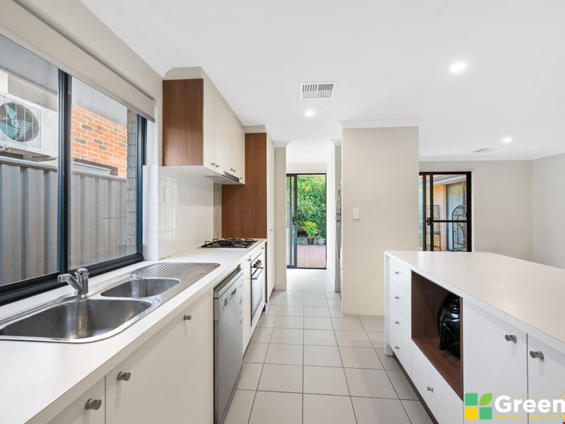 21/1 Mariners Cove Drive, Dudley Park WA 6210