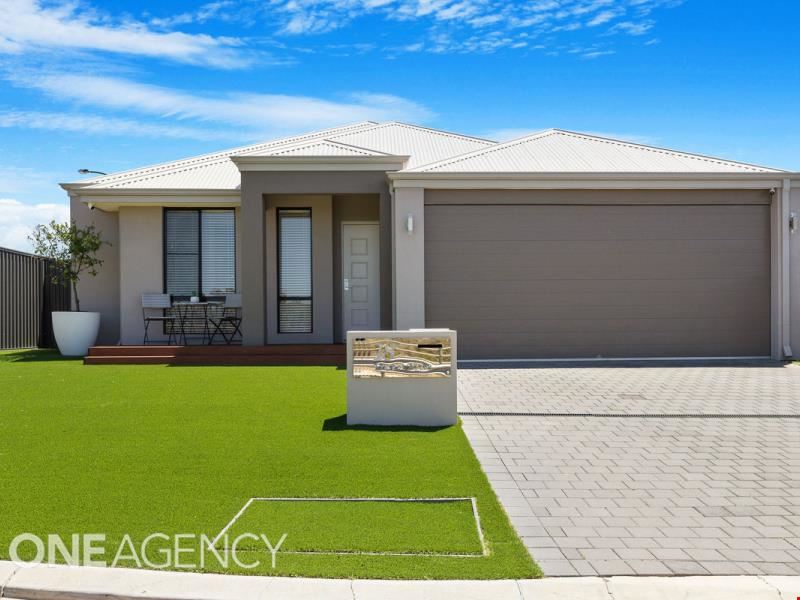 18 Preston Drive, Lake Coogee WA 6166