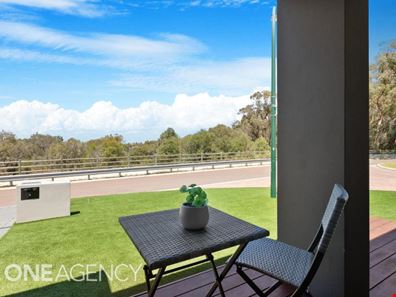 18 Preston Drive, Lake Coogee WA 6166