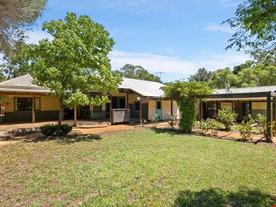 192 Moore Road, Millendon WA 6056