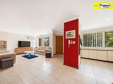 4/2 Lansdowne Rd, Kensington WA 6151