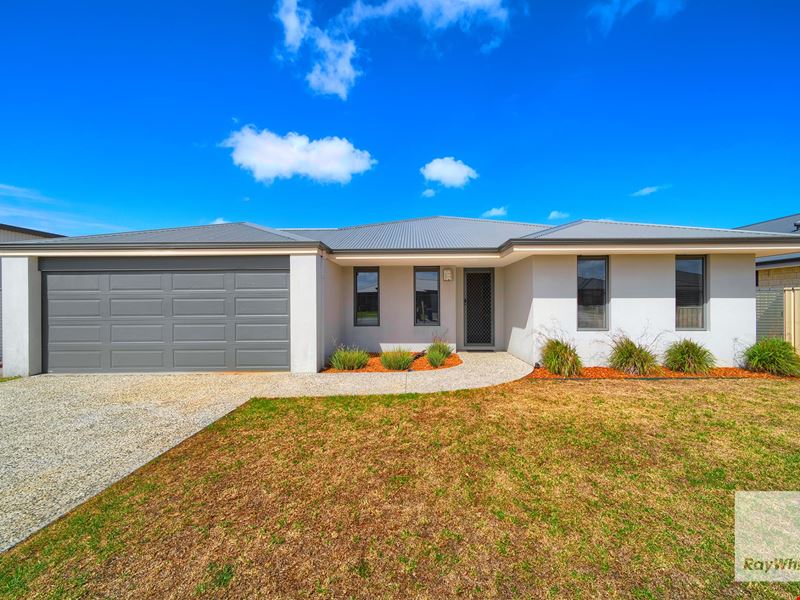 32 Kitcher Parade, Mckail WA 6330