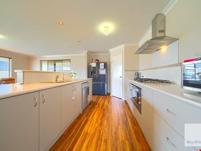 32 Kitcher Parade, Mckail WA 6330