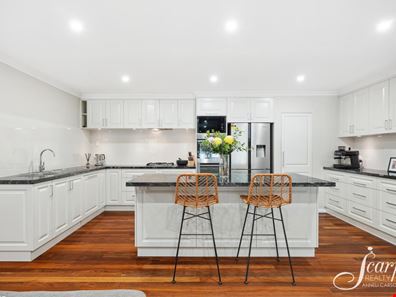 28 School Road, Karragullen WA 6111