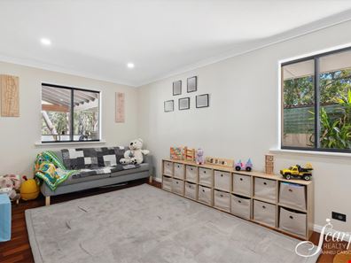 28 School Road, Karragullen WA 6111