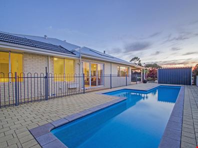 4 Gleneagles Way, Pelican Point WA 6230