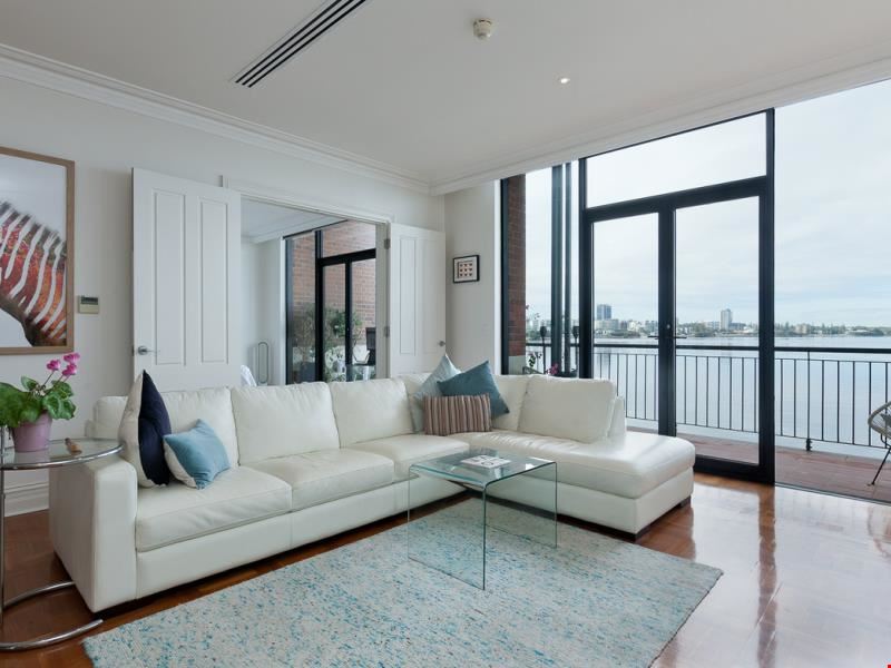 102/173 Mounts Bay Road, Crawley WA 6009