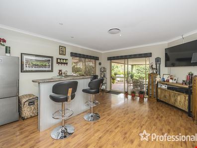 12 Little Bunning Road, Gidgegannup WA 6083