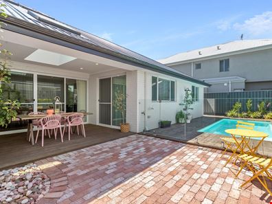 14 Doney Street, Alfred Cove WA 6154
