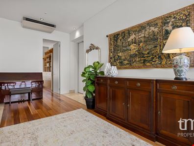 9/8 Mounts Bay Road, Crawley WA 6009