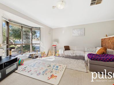 11 Tangney Crescent, Samson WA 6163
