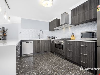 8 Bottlebrush Close, Woorree WA 6530