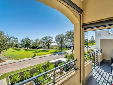 2/303 Wharf Street, Queens Park WA 6107