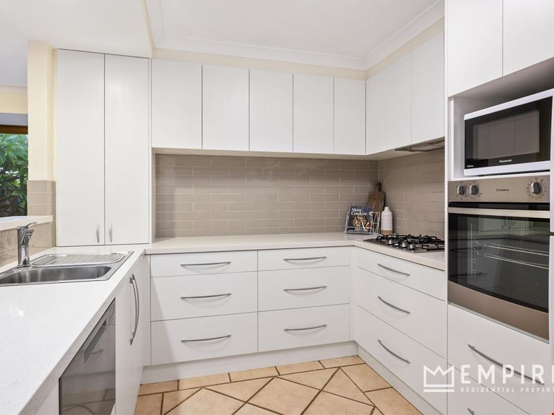 4/4 Groves Avenue, Attadale WA 6156