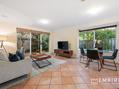 4/4 Groves Avenue, Attadale WA 6156
