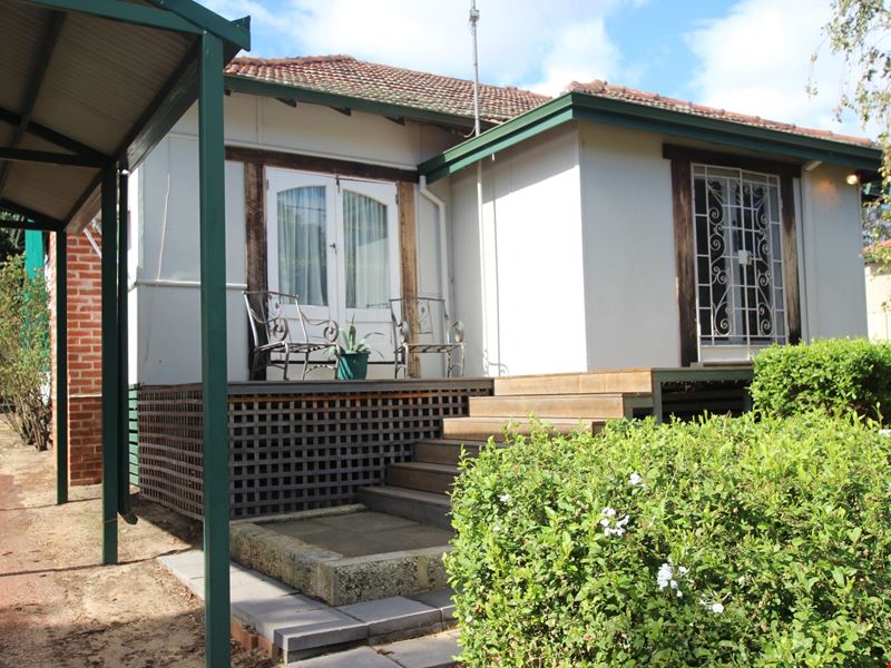 90 Fouracre Street, Waroona WA 6215
