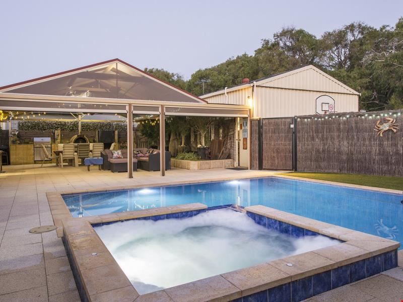 8 Jeffers Court, Abbey WA 6280