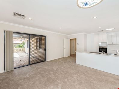 2/36 Fifth Avenue, Rossmoyne WA 6148