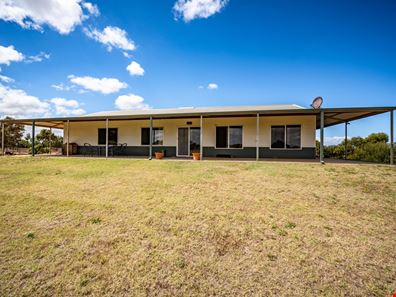 4 Meadow Lane, Walkaway WA 6528