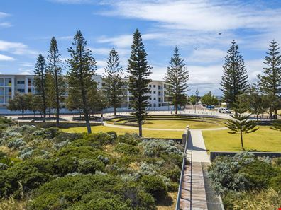2/150 Boardwalk Boulevard, Halls Head WA 6210