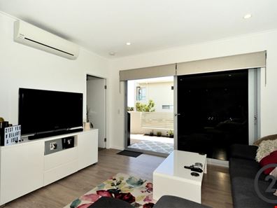 2/150 Boardwalk Boulevard, Halls Head WA 6210