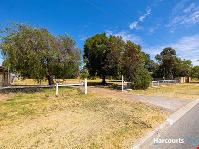 13 Central Terrace, Beckenham WA 6107
