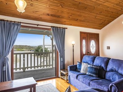 16 Lucraft Loop, Ledge Point WA 6043