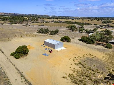 170 Hall Road, Waggrakine WA 6530