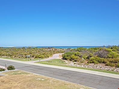 11 Eucalypt Way, Jurien Bay WA 6516