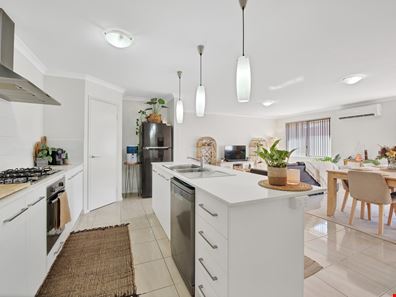 14 Beachcomber Hill, Glenfield WA 6532