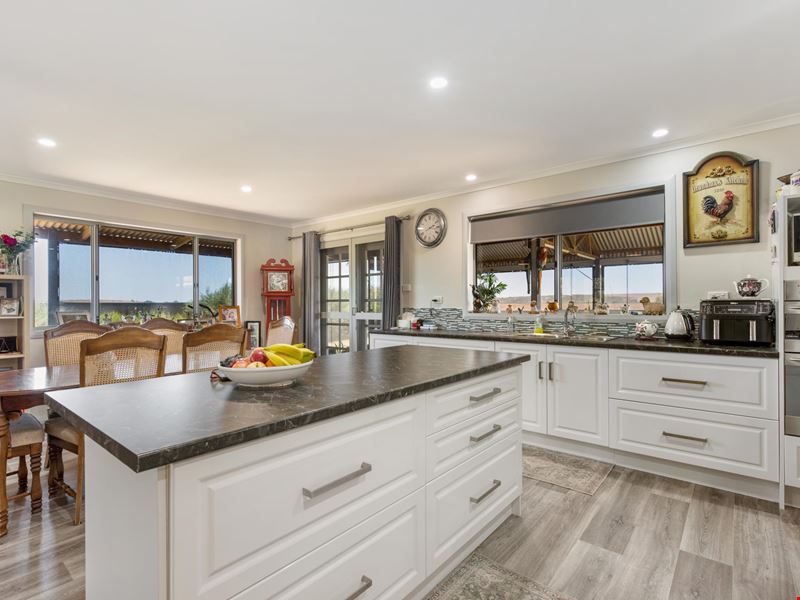 36 Meadow Lane, Walkaway WA 6528