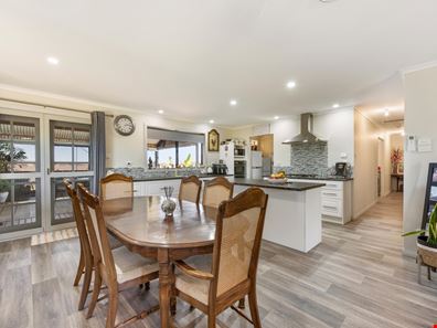 36 Meadow Lane, Walkaway WA 6528