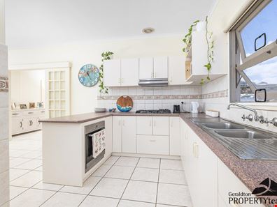 14 Hakea Street, Tarcoola Beach WA 6530