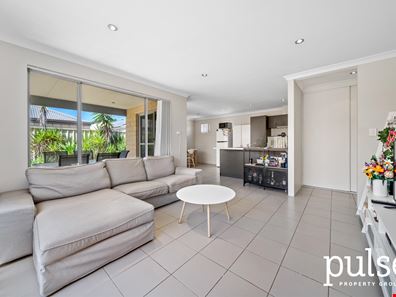 2/15 Peppermint Gardens, Aubin Grove WA 6164