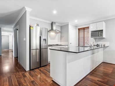 15 Winderie Road, Golden Bay WA 6174