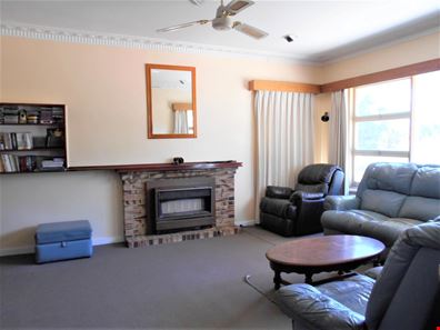 6 Schultz Road, Katanning WA 6317
