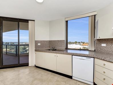14/6A Valley Road, Halls Head WA 6210