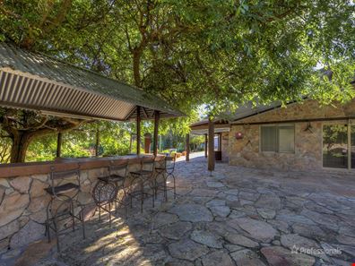 1540 Lacey Road, Stoneville WA 6081