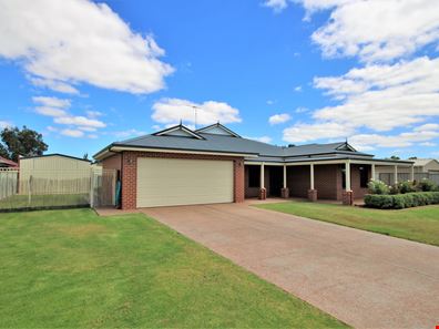 11 Westwind Crescent, Harvey WA 6220
