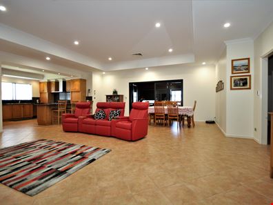 11 Westwind Crescent, Harvey WA 6220