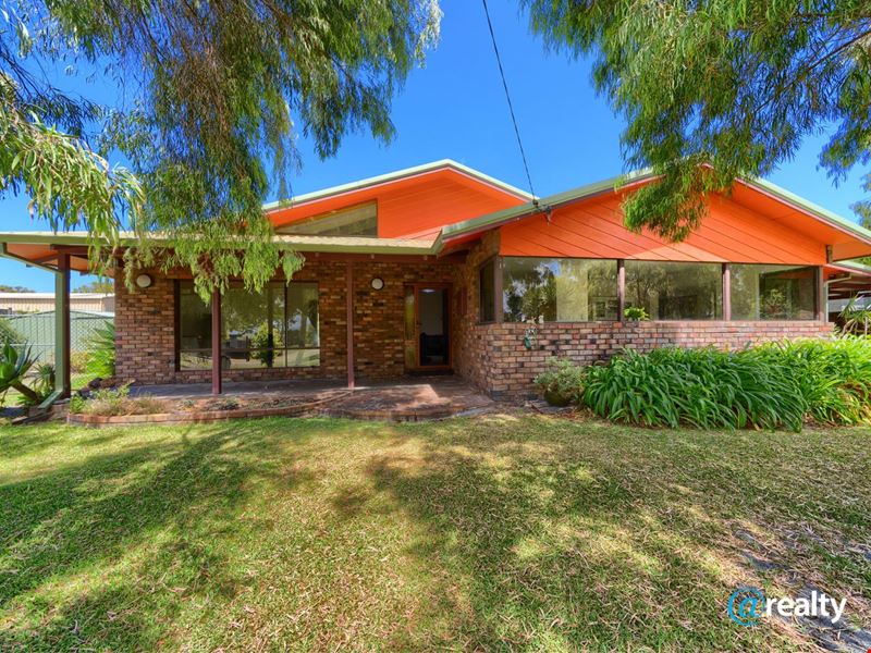 8 Marine Terrace, Little Grove WA 6330